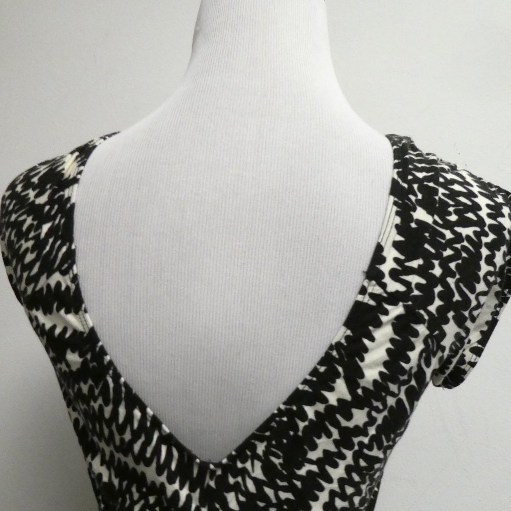 Betsey Johnson black cream midi wiggle short sleeve v neck dress L NWT - Picture 4 of 9